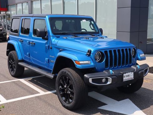 Used 2023 Jeep Wrangler Unlimited Sahara w/ Cold Weather Group AWD/4WD image 3
