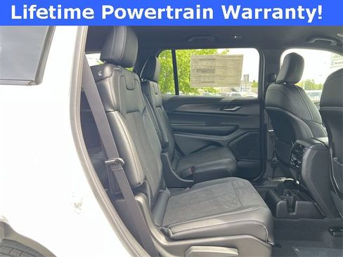 New 2025 Jeep Grand Cherokee L Altitude image 18