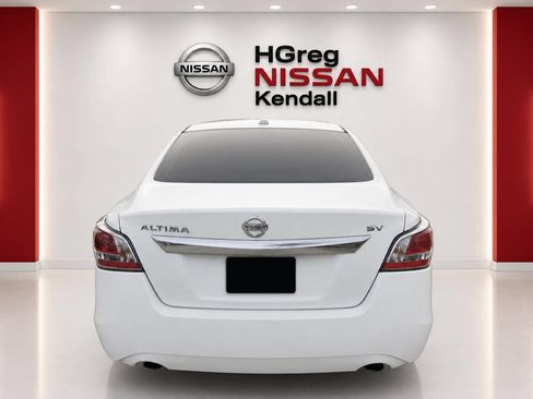 Used 2015 Nissan Altima 2.5 SV w/ Convenience Package FWD image 6