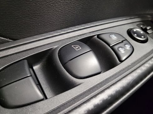 Used 2025 Nissan Versa S w/ Trunk Package image 27