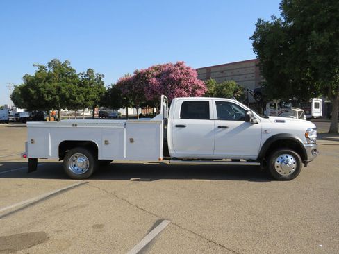 New 2023 RAM 4500 Tradesman w/ Chrome Appearance Group RWD image 5