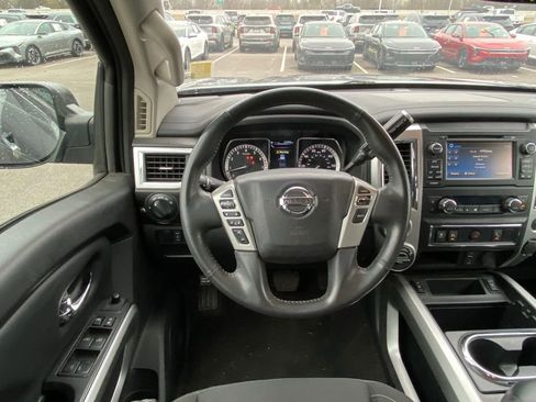 Used 2018 Nissan Titan SV w/ SV Convenience Package image 13