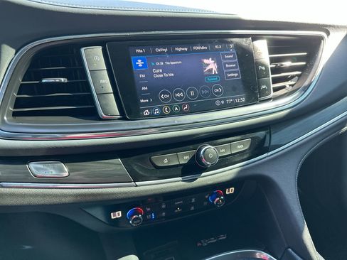 Used 2022 Buick Enclave Premium image 16