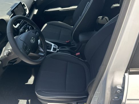 New 2025 Hyundai Venue Limited image 17