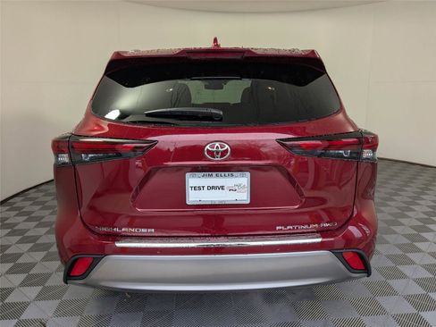 New 2026 Toyota Highlander Platinum image 6