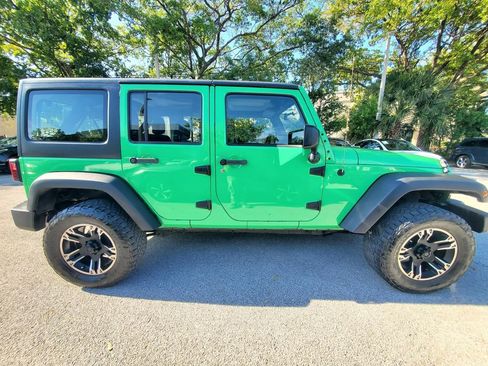 Used 2015 Jeep Wrangler Unlimited Sport w/ Connectivity Group AWD/4WD image 9