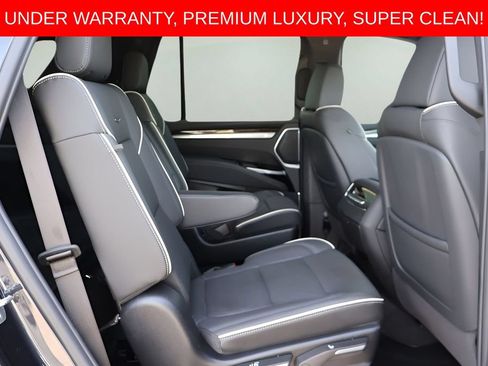 Used 2025 Cadillac Escalade Premium Luxury AWD/4WD image 20