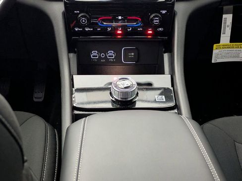 New 2025 Jeep Grand Cherokee Laredo w/ MOPAR Finishing Package image 19