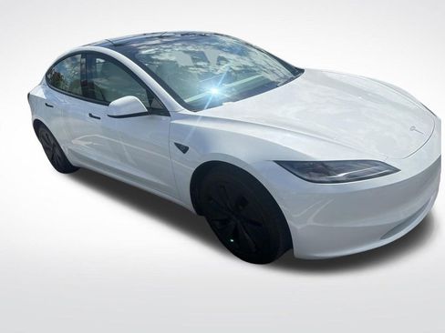 Used 2025 Tesla Model 3 Long Range image 3