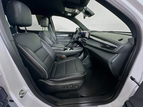 Used 2025 Buick Enclave Preferred image 33