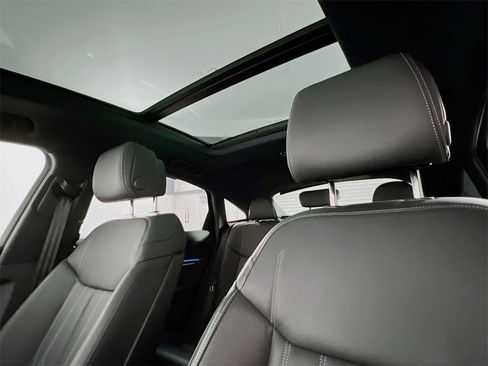 Used 2024 Audi Q8 e-tron Prestige image 14