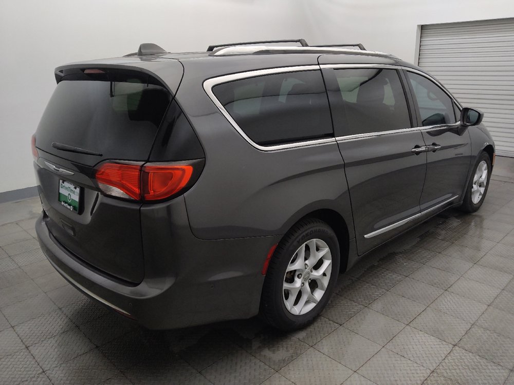 Used 2017 Chrysler Pacifica Touring-L Plus w/ Advanced Safetytec Group FWD image 9