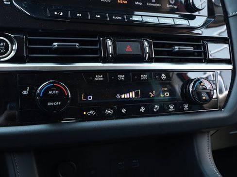 Used 2022 Nissan Pathfinder SL w/ SL Premium Package FWD image 18