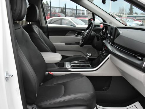 Used 2024 Kia Carnival LX image 47