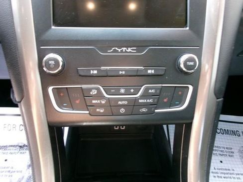 Used 2019 Ford Fusion SE AWD/4WD image 11
