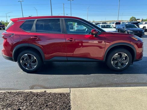 Used 2024 Nissan Rogue SV AWD/4WD image 2