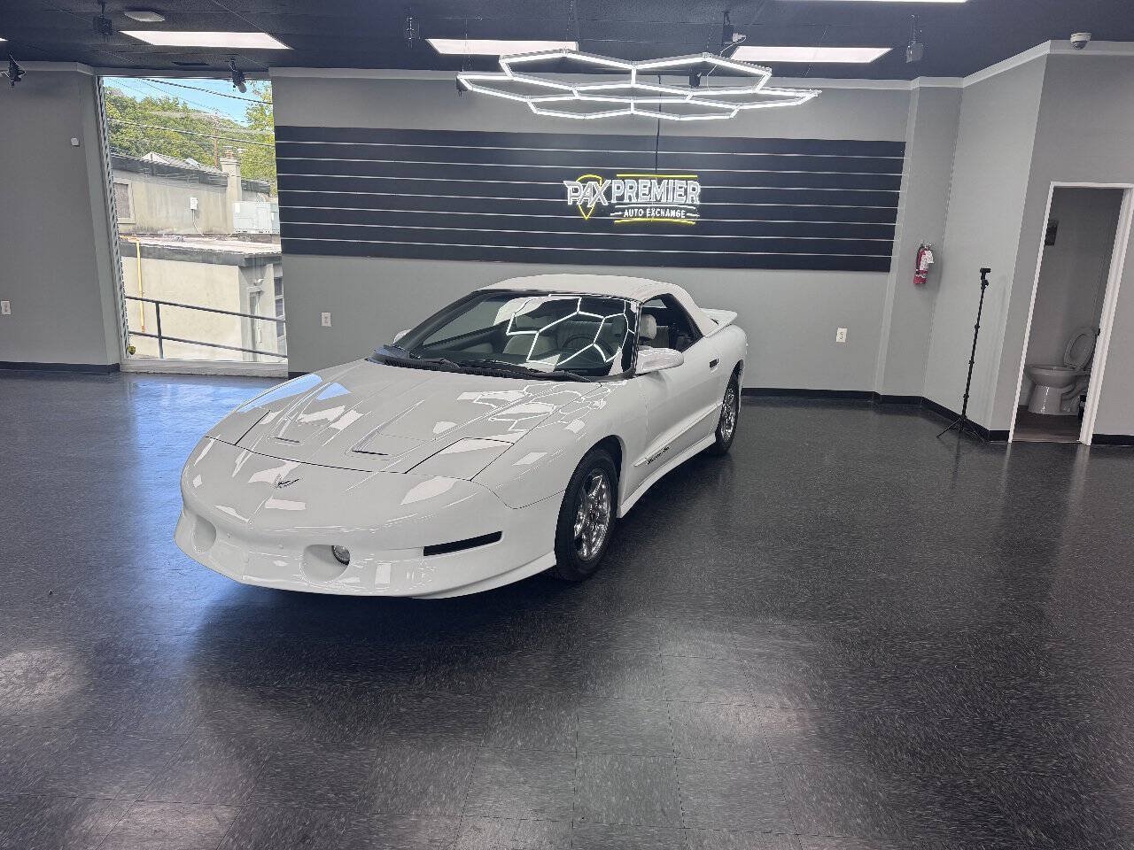Used 1995 Pontiac Firebird Trans Am RWD image 3