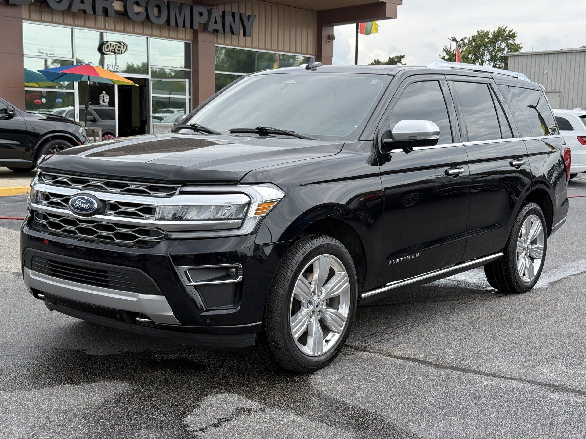 Used 2023 Ford Expedition Platinum AWD/4WD image 4