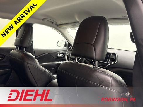 Used 2019 Jeep Cherokee Limited image 12