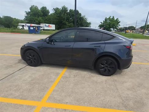 Used 2024 Tesla Model Y Long Range AWD/4WD image 4