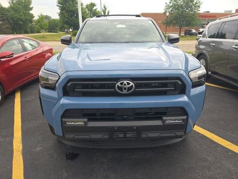 Used 2025 Toyota 4Runner SR5 AWD/4WD image 2