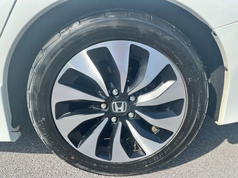 Used 2017 Honda Accord Touring image 9