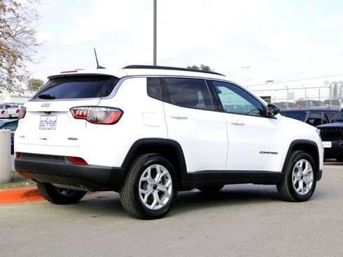 New 2026 Jeep Compass Latitude image 5