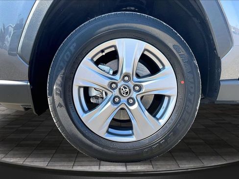 Used 2024 Toyota RAV4 XLE AWD/4WD image 9