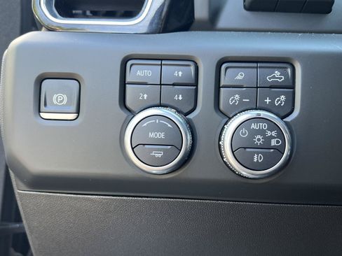 Used 2024 GMC Sierra 1500 Denali AWD/4WD image 32