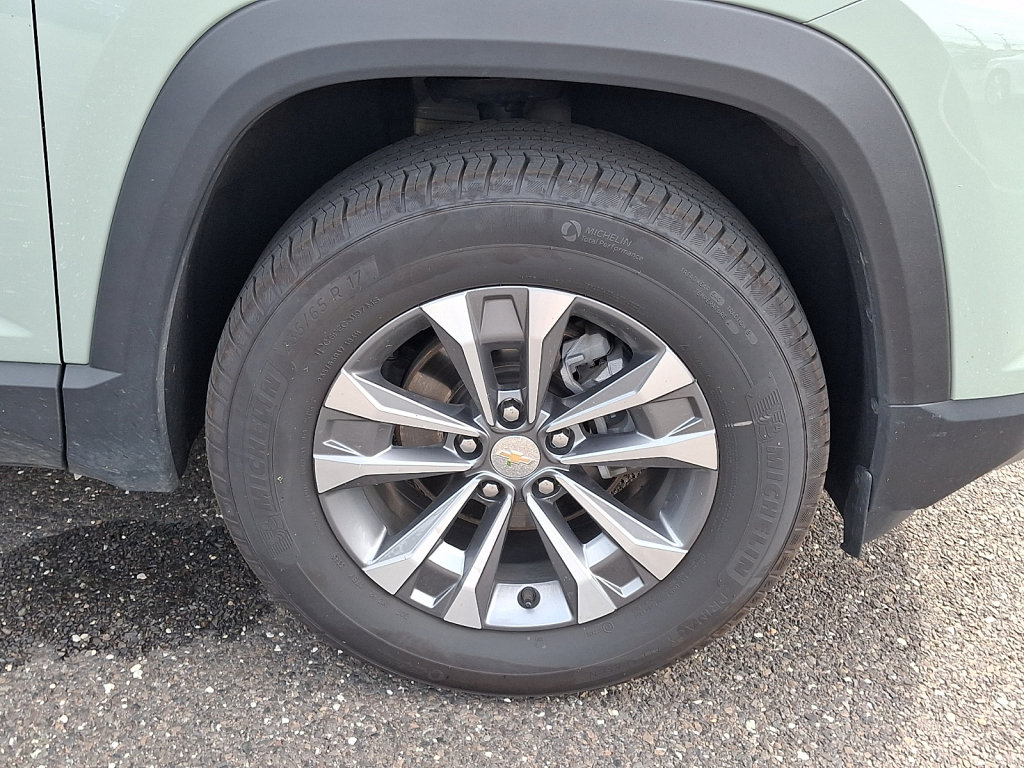 Used 2026 Chevrolet Equinox LT AWD/4WD image 9
