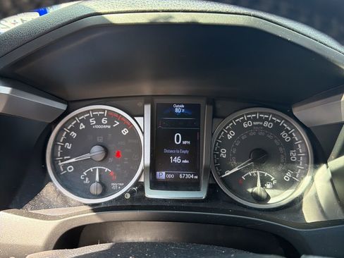 Used 2022 Toyota Tacoma Limited AWD/4WD image 5