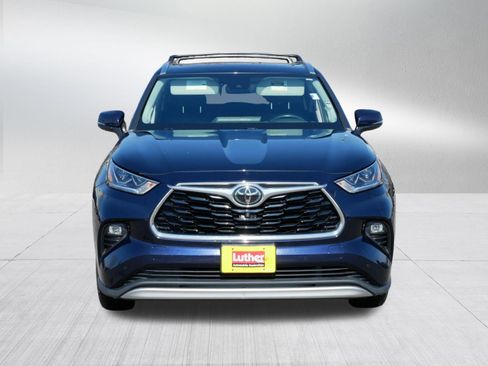 Used 2020 Toyota Highlander Platinum image 2