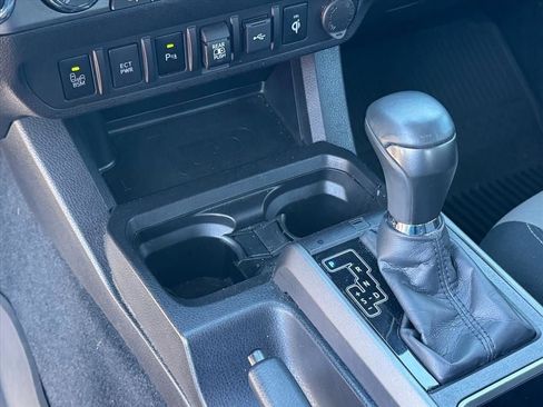 Used 2022 Toyota Tacoma TRD Sport w/ Technology Package image 25