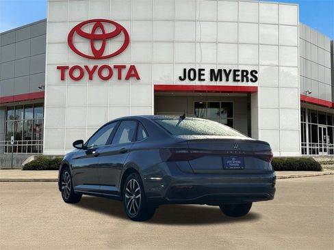 Used 2025 Volkswagen Jetta SE image 8