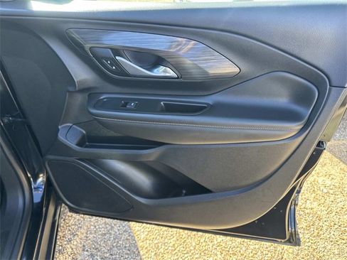 Used 2022 GMC Terrain SLT image 17