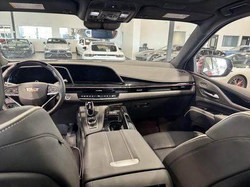 Used 2024 Cadillac Escalade Sport w/ LPO, ONYX Package image 15