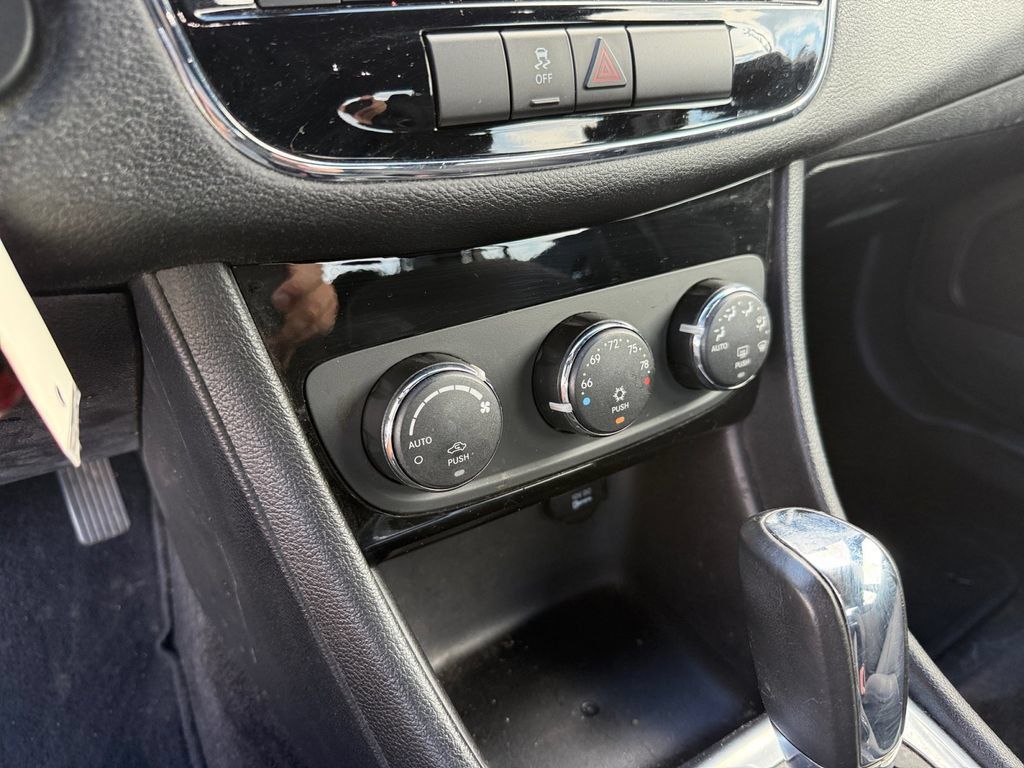 Used 2014 Chrysler 200 Touring FWD image 17