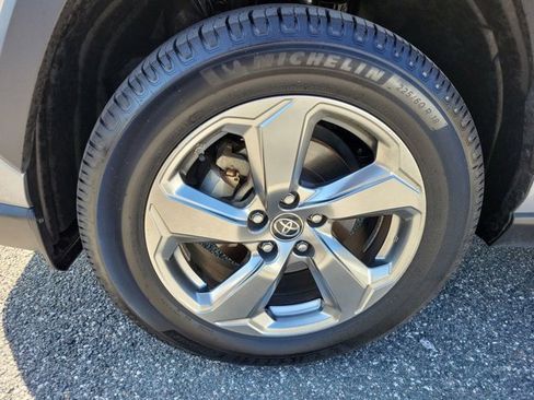 Used 2019 Toyota RAV4 Limited image 17
