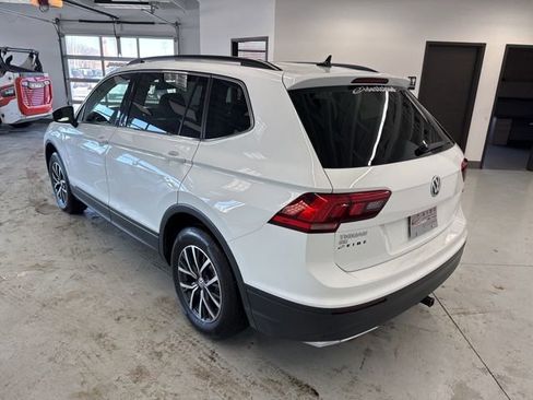 Used 2019 Volkswagen Tiguan SE w/ Panoramic Sunroof Package image 8
