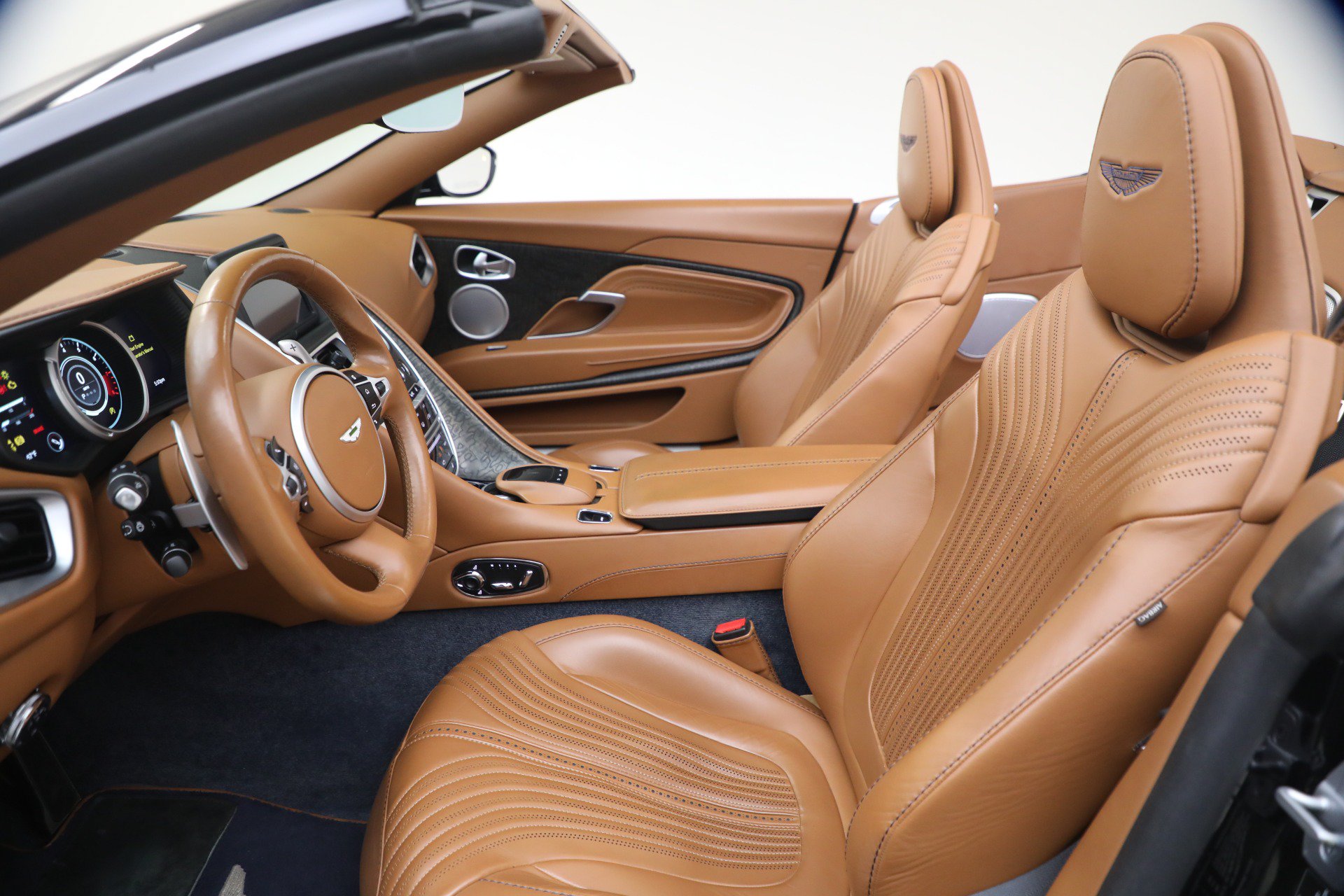Used 2019 Aston Martin DB11 Volante RWD image 31