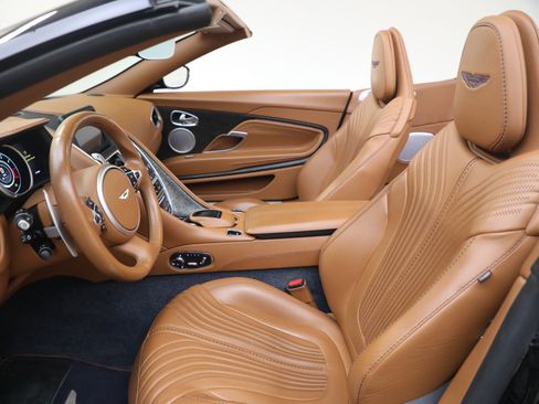 Used 2019 Aston Martin DB11 Volante RWD image 31