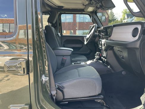 Used 2024 Jeep Wrangler Sport S image 12