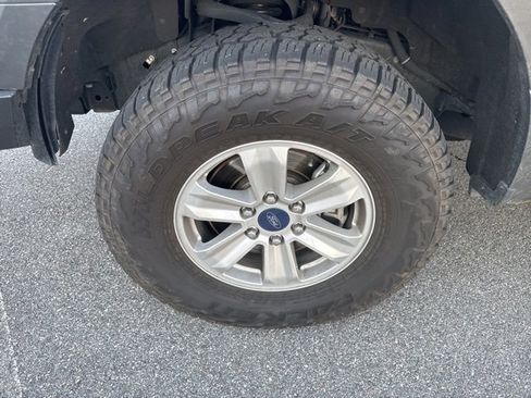 Used 2015 Ford F150 XLT image 9