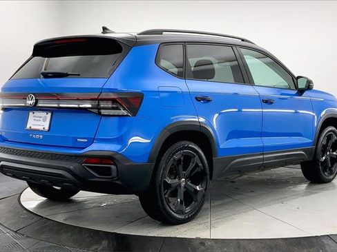 Used 2025 Volkswagen Taos SE image 13