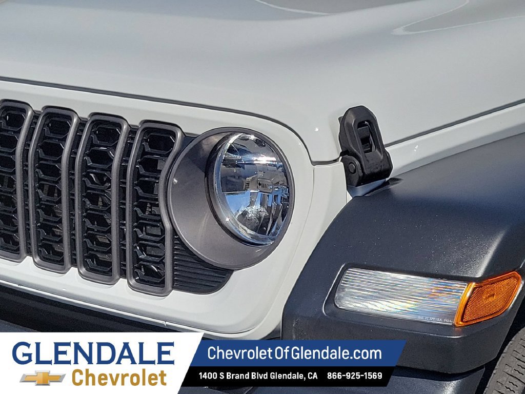 Used 2025 Jeep Wrangler Sport AWD/4WD image 9