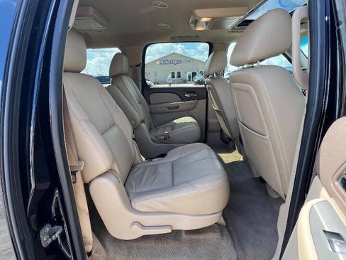 Used 2011 Chevrolet Suburban LT image 15