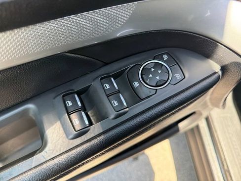 Used 2017 Ford Explorer XLT w/ Equipment Group 202A FWD image 17