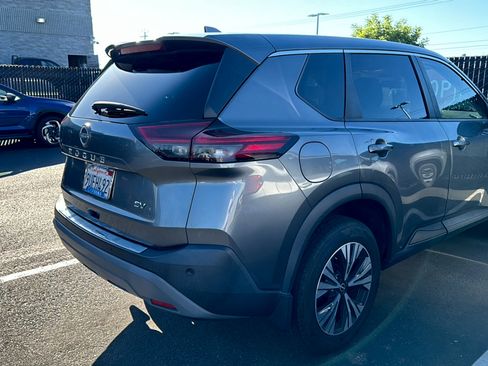 Used 2022 Nissan Rogue SV FWD image 9