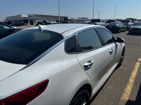 Used 2020 Kia Optima LX FWD image 11