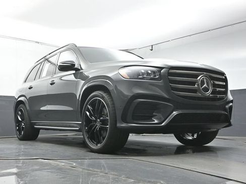 Used 2025 Mercedes-Benz GLS 450 4MATIC image 40